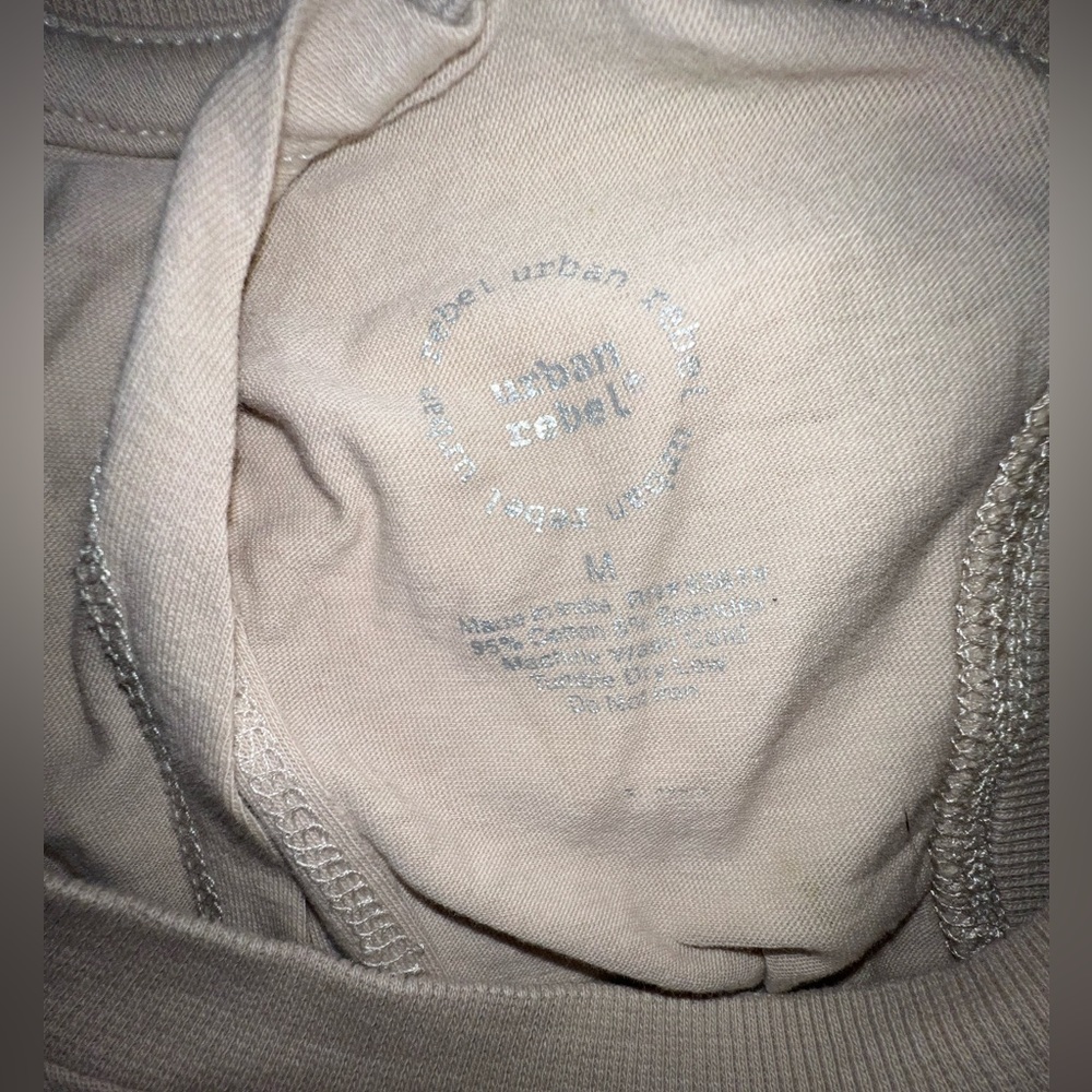Cropped Open Back Tank - Picture 4 of 7